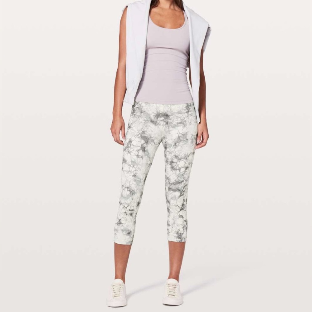 🍋 Lululemon “Wunder Under HR Crop *Luxtreme”🍋EUC ⭐️LIKE NEW⭐️ {Sz:6} 🩶Shibori🤍